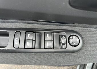 Peugeot 5008 2.0HDi NAVI KAMERA TAŽNÉ ALU nafta manuál - 6