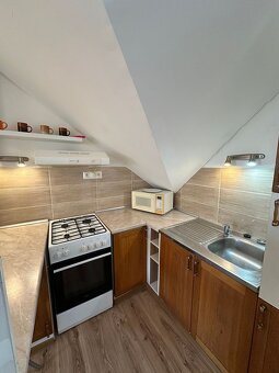 Prenájom priestrannej Garsónky v Seredi 38m2 – Kúpeľné Nám. - 6