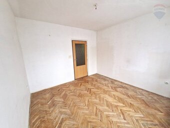 3 - izbový byt - 65 m2 v centre mesta Handlová - 6
