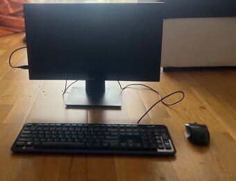 Predám Monitor s klávesnicou a myšou - 6