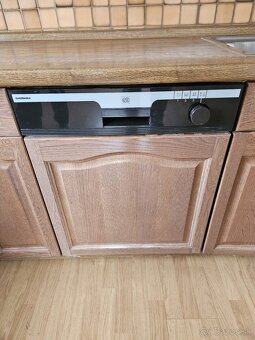 Masívna kuchynská linka z Nemecka so spotrebičmi - 6