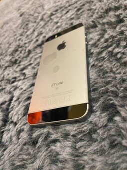 📱 iPhone SE 2016 - 6
