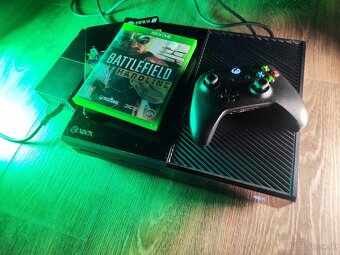 Xbox One 500 GB + 2 hry - 6