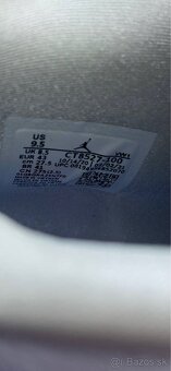 Nike Air Jordan 4 - 6