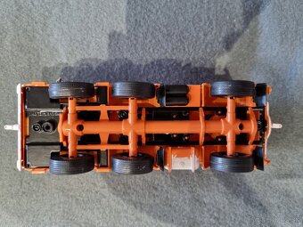 Tatra 813 model 1:43 - 6