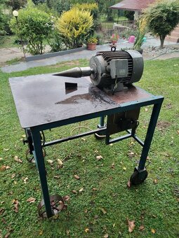 Predám kužeľová štiepačka na drevo 5,5 KW - 6