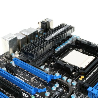 MSI 790FX - GD70 WINKI edition - 6