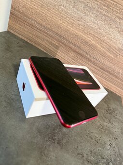 iPhone SE Red 2020 - 6