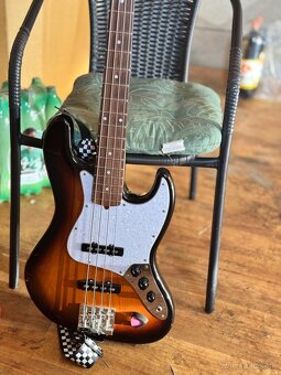 Fender Jazz Bass - 6