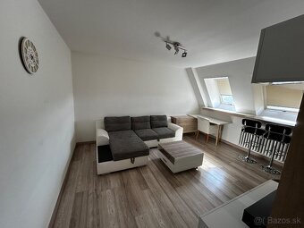 Slnečný podkrovný 2 izb. byt - Žilina, Hájik - 6