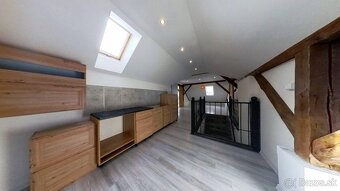 Predaj – priestranný  podkrovný byt, 145 m² v Trebišove - 6