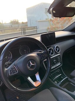 Mercedes-Benz A 180 sedan - 6