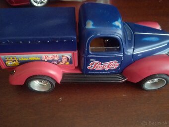 Predam Ford 1:18 Golden - 6