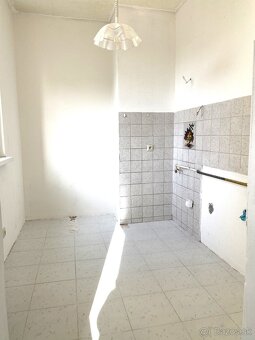 PREDAJ VEĽKÝ 1 IZBOVÝ BYT SARATOVSKÁ ULICA BA DÚBRAVKA - 6