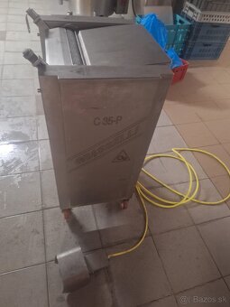 Udiaren Fessman, Stahovacka na kože Grasseli - 6