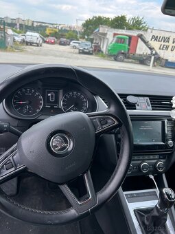 Skoda Octavia Combi 2.0 TDi Ambition - 6