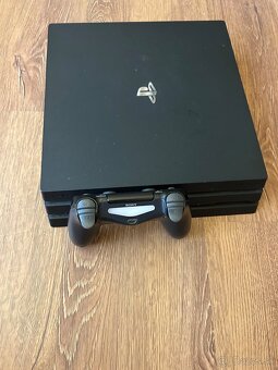 Playstation 4 pro 1TB - 6