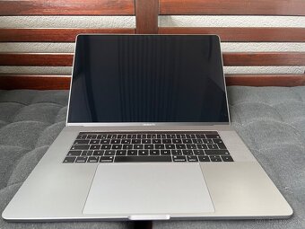 MacBook Pro 15" 2018, i7, 16GB RAM, 512 GB SSD v TOP stave - 6