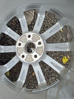 Nepoužitá zimní kola r17 Vw Golf Michelin - 6