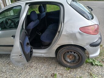 Predám peugeot206 na náhradné diely - 6