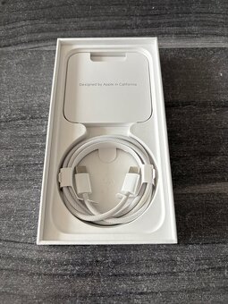 Predám iPhone 15, Black, 128GB - 6