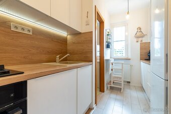 REZERVOVANÝ ZREKONŠTRUOVANÝ 3 IZBOVÝ BYT S LODŽIOU - 6
