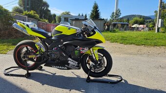 Yamaha r1 - 6