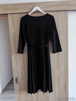 čierne elegantné šaty s čipkou, šaty s plisovanou sukňou - 6