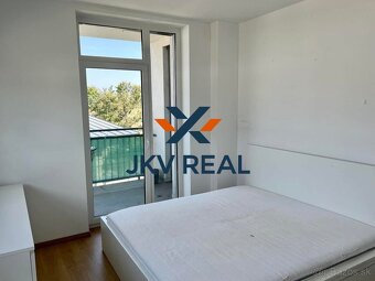 JKV Real ponúka na prenájom moderne zariadený 3 izbový byt s - 6