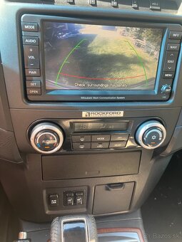 Predám Mitsubishi Pajero IV 3,2 DID AT Full - 6