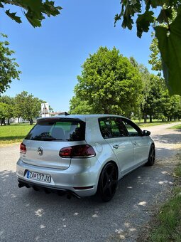 VOLKSWAGEN GOLF GTI • 2010 • 2.0 TSI - 6