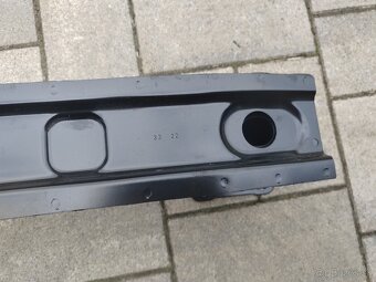 mercedes - výstuha zadného nárazníka - 6