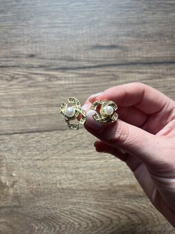 Uplne nove nausnicky Chanel v zlatej farbe v krabicke - 6