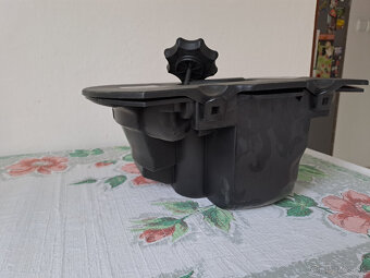 Box na náradie do rezervy kolesa. - 6