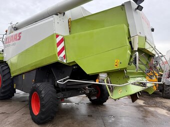 Sklízecí mlátička Claas Lexion 440, rok výroby 2002, žací l - 6