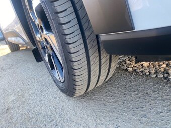 Predám pneu goodyear 235/50R19c letné - 6