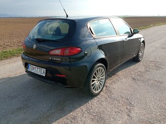 Predám Alfa Romeo 147 1.6 benzín 77kw r.v.2008 - 6