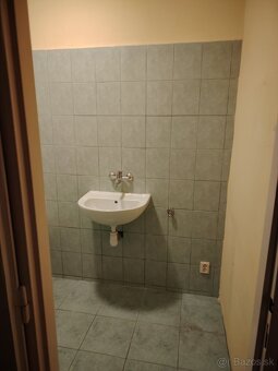 Predám 2- izbový byt na Starom sídlisku - 6