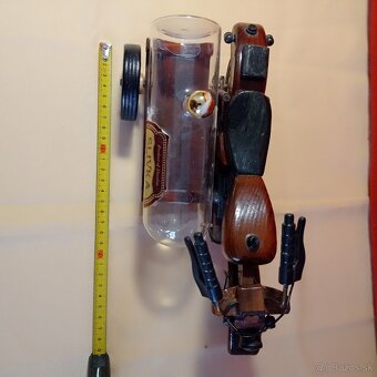 drevený model motorky s fľaškou - 6