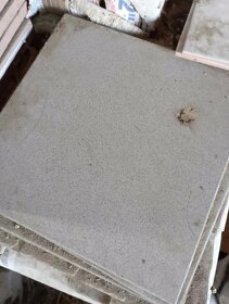 Keramický obklad a betónovo-kamenná dlažba - 6