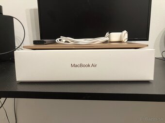 Predám MacBook Air 2020 Zlatý 8GB RAM - 6