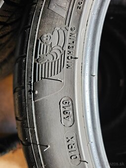 Michelin PILOT SPORT 4 . 245 /40 R19 - 6