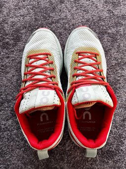 On Running, model Cloudsurfer. Velikost 37,5 - 6