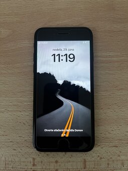 Apple iPhone 13, Apple iPhone SE 2020 - 6