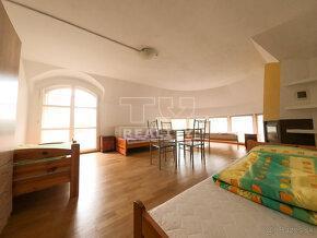 POLYFUNKČNÁ BUDOVA , ROSINA ,332 m2 - 6