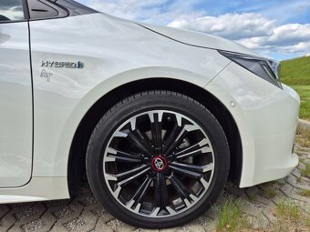 Predám auto zn. Toyota Corolla 1.8 Hybrid, GR Sport - 6
