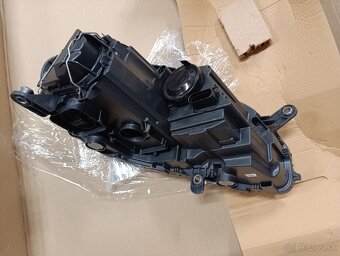 Ľ predný Bi-xenon VW Passat B7 - 6