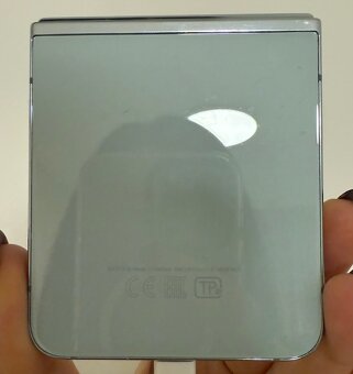 Samsung Galaxy Z Flip5 (SM-F731B) - 6
