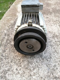 Elektromotor MEZ Mohelnice 2,2kw 2865 ot /min 400V - 6