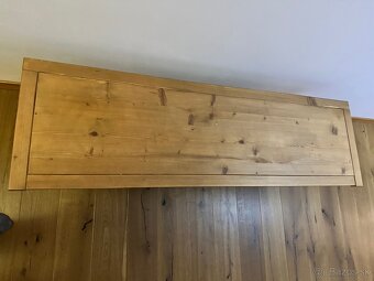 Masívny stolík pod TV - 6